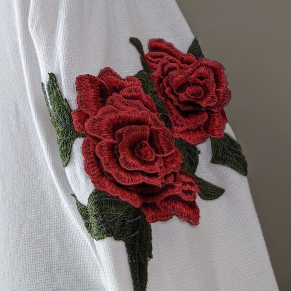 🌹Vintage Furst of a Kind | White Thermal Long Sleeve Embroidered Rose Applique - Picture 8 of 12